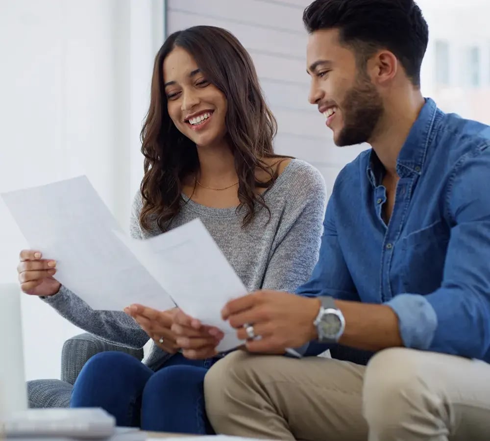 couple_reading_paperwork